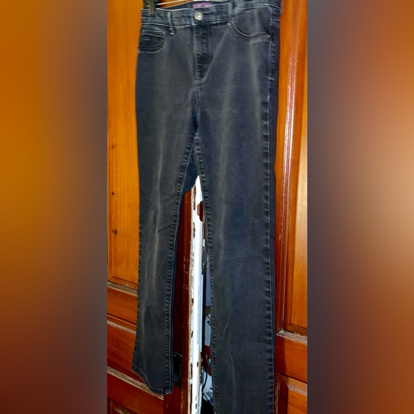 Gloria Vanderbilt Sadie Slim Black Denim Jeans. Size 12 - Picture 2 of 8